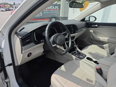 Used 2024 Volkswagen Jetta SE FWD image 14