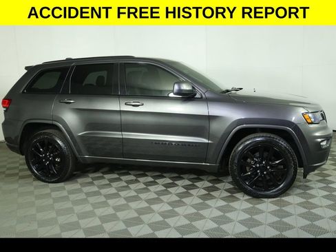 Used 2019 Jeep Grand Cherokee Altitude image 3