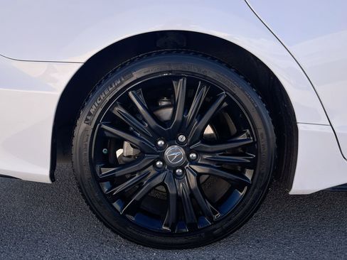 Used 2018 Acura RLX Sport Hybrid w/ Advance Pkg image 12