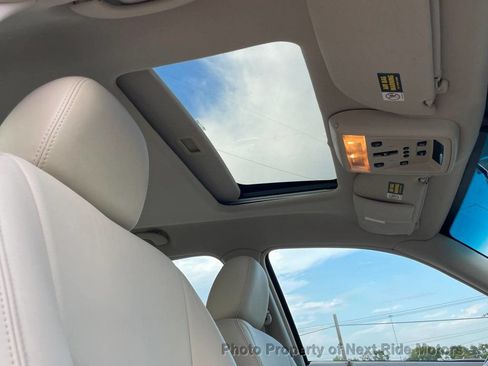 Used 2003 Lincoln Town Car Signature RWD image 19