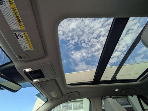 Used 2024 Honda Pilot Touring image 18