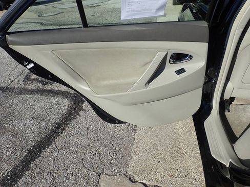 Used 2007 Toyota Camry CE FWD image 12