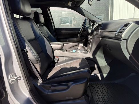 Used 2021 Jeep Grand Cherokee Laredo X image 9