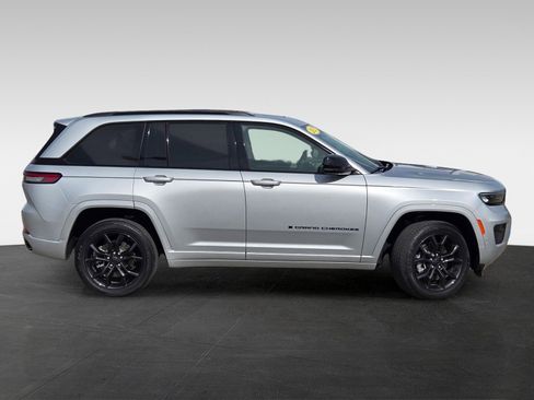 Used 2023 Jeep Grand Cherokee 30th Anniversary image 3