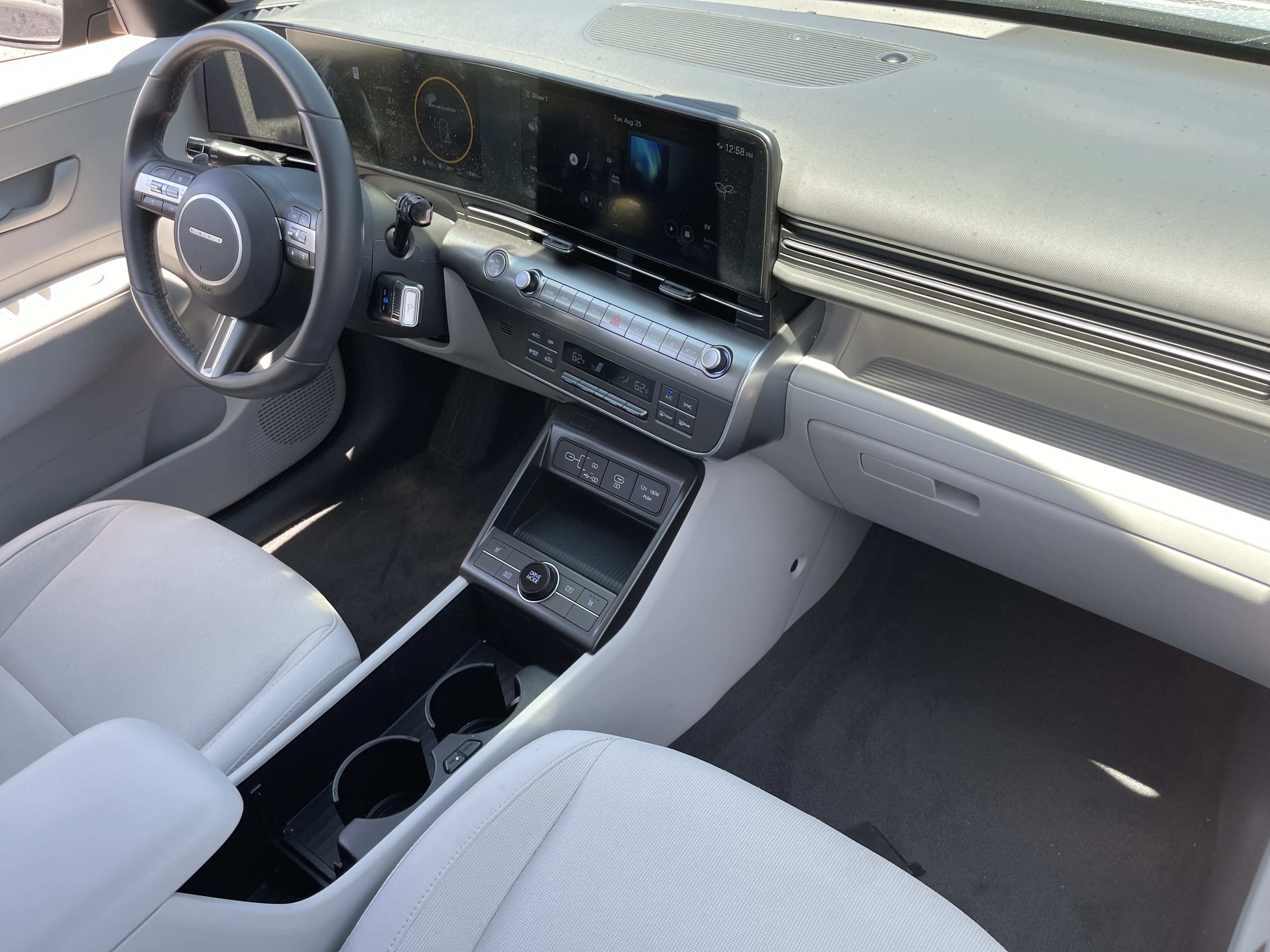 Used 2025 Hyundai Kona SEL FWD image 11