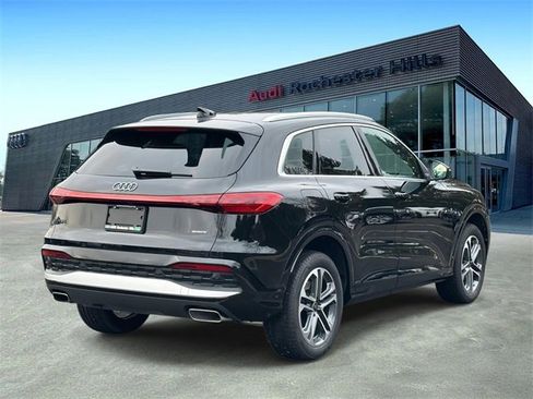 Certified 2025 Audi Q5 2.0T Premium w/ 19" Wheel Package image 5
