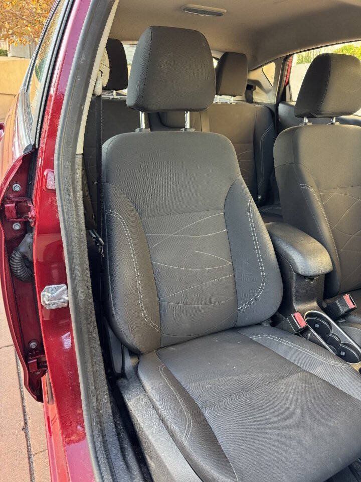Used 2015 Ford Fiesta SE FWD image 17
