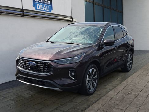 Used 2023 Ford Escape Platinum AWD/4WD image 3