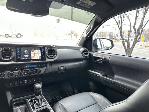 Used 2019 Toyota Tacoma TRD Off-Road image 31
