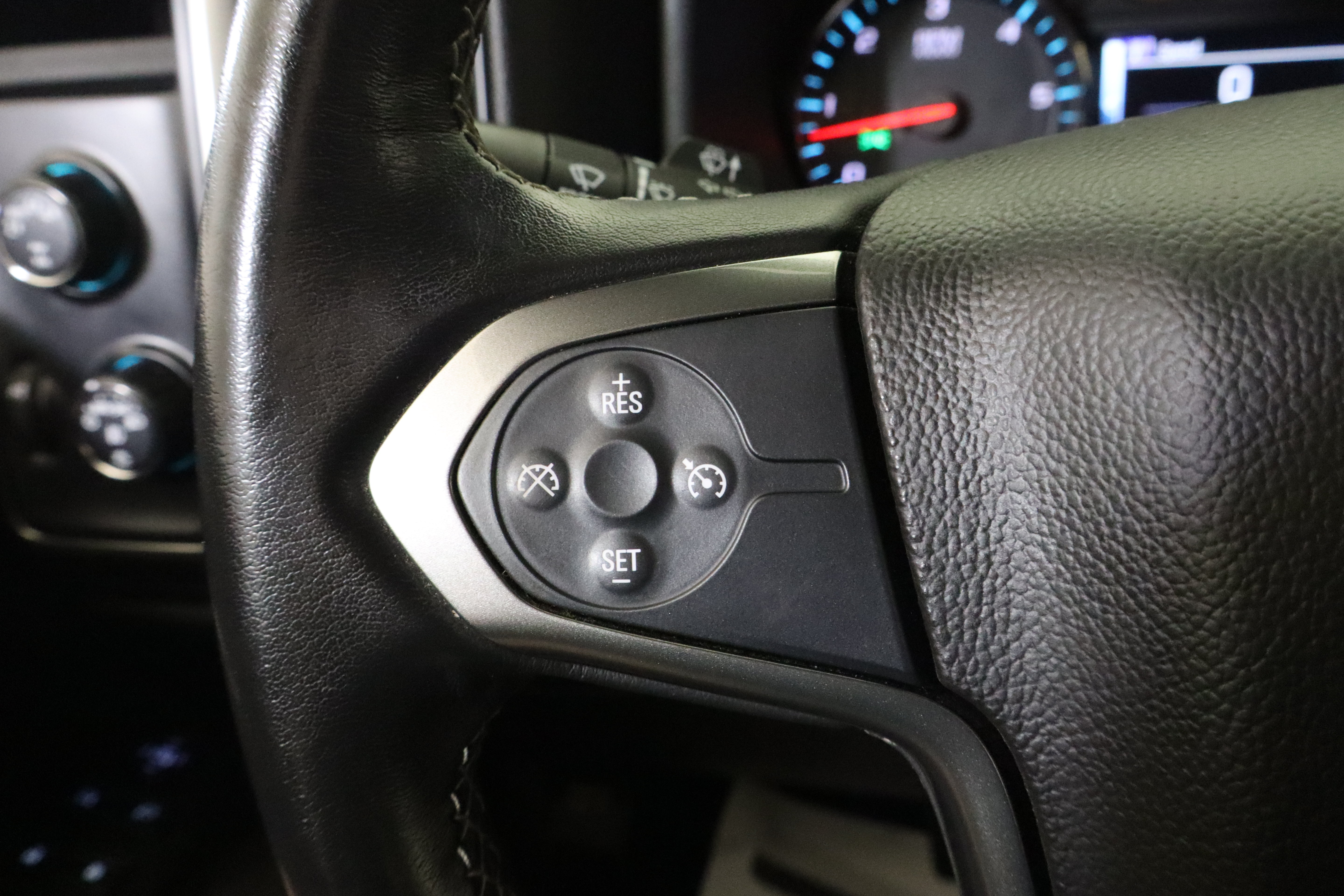 Used 2018 Chevrolet Silverado 1500 LT w/ All Star Edition AWD/4WD image 30