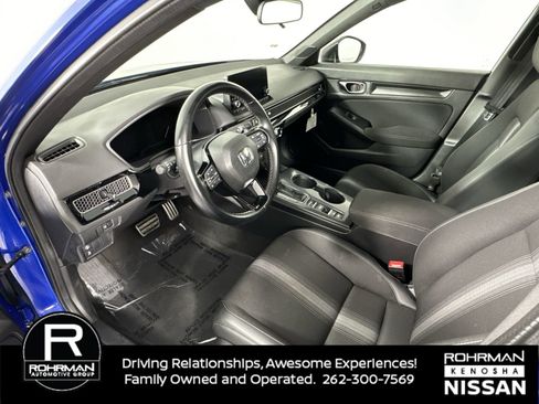 Used 2023 Honda Civic Sport image 4