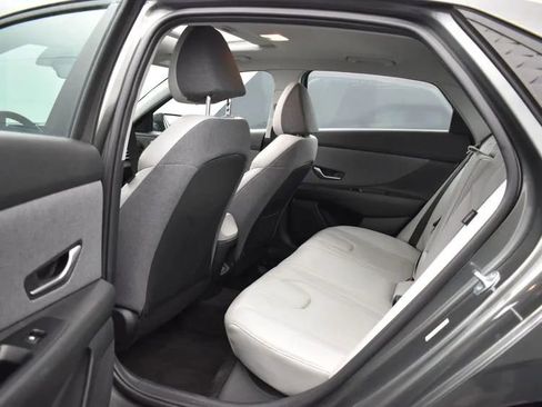 Used 2025 Hyundai Elantra Limited image 15