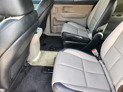 Used 2020 Kia Sedona EX FWD image 28