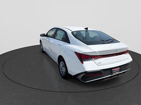 New 2026 Hyundai Elantra SE FWD image 6