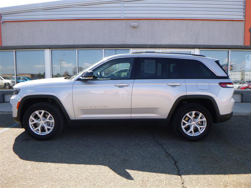 Used 2023 Jeep Grand Cherokee Limited AWD/4WD image 2