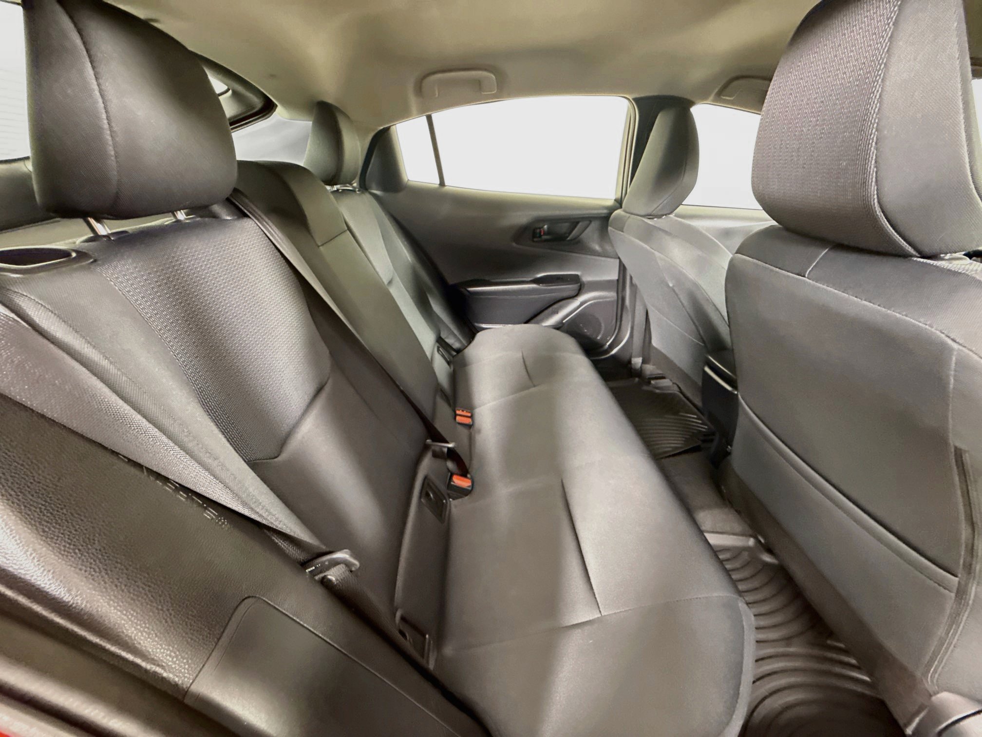 Certified 2025 Toyota Prius LE FWD image 27