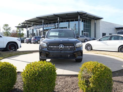 New 2026 Mercedes-Benz GLB 250 4MATIC image 2
