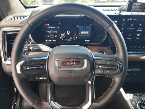 Used 2024 GMC Canyon AT4 w/ AT4 Premium Package image 18