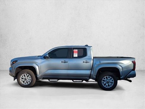 Certified 2025 Toyota Tacoma SR5 AWD/4WD image 5