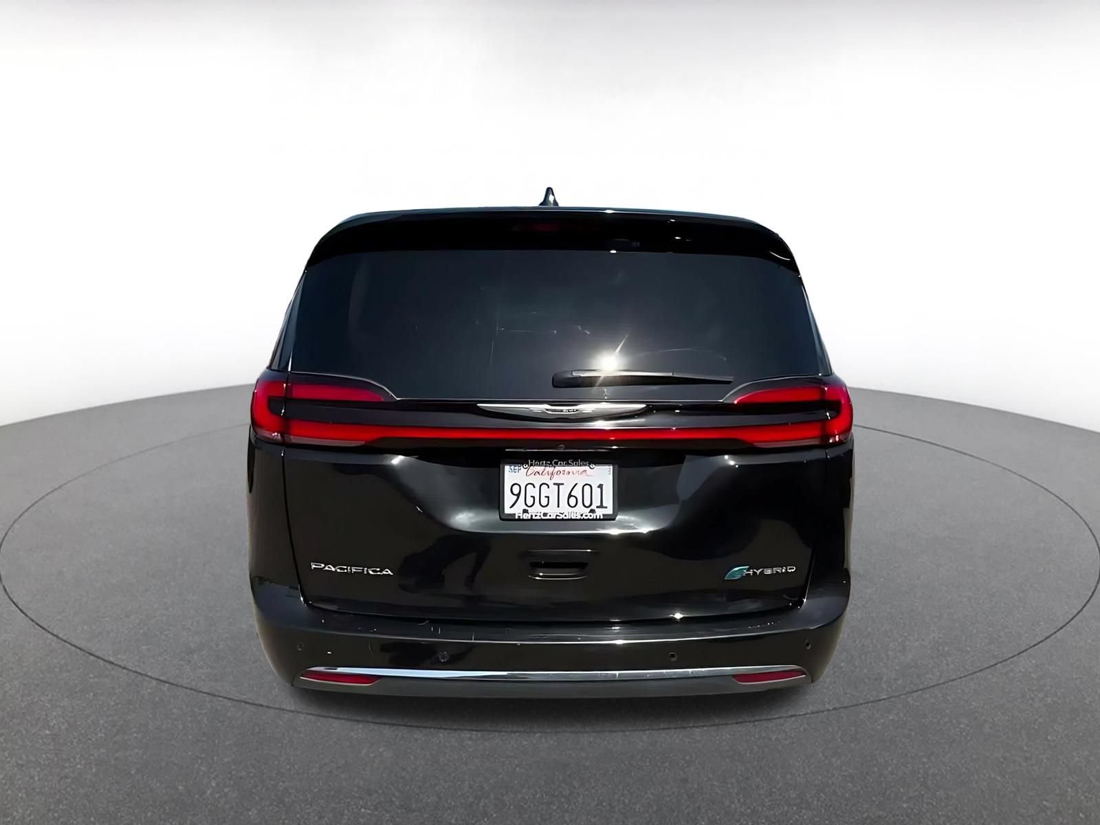 Used 2023 Chrysler Pacifica Touring-L FWD image 12