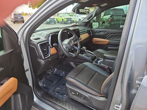 Used 2024 GMC Canyon AT4 w/ AT4 Premium Package image 7