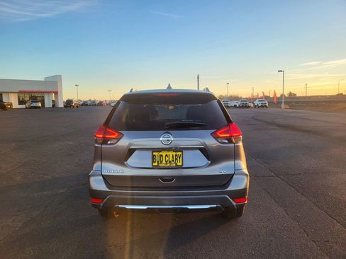 Used 2017 Nissan Rogue SV image 5