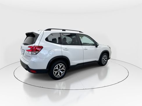 Used 2021 Subaru Forester Premium image 8
