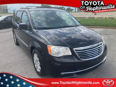 Used 2013 Chrysler Town & Country Touring FWD image 1