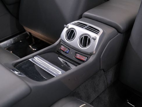 Used 2016 Rolls-Royce Dawn image 29