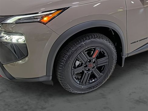 Certified 2025 Nissan Rogue SV image 7