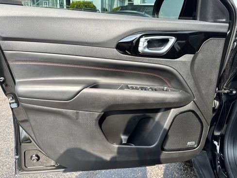 Used 2023 Jeep Compass Trailhawk w/ Sun and Sound Group AWD/4WD image 8