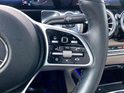 Used 2020 Mercedes-Benz GLB 250 4MATIC image 21