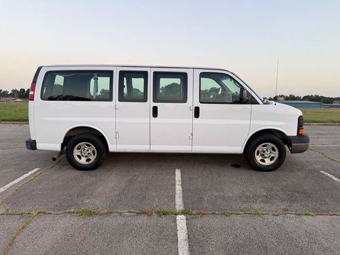 Used 2004 Chevrolet Express 1500 Passenger RWD image 4