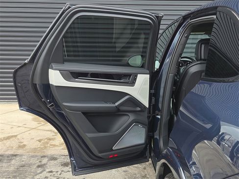 New 2026 Porsche Cayenne GTS image 17