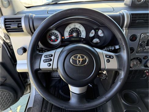Used 2014 Toyota FJ Cruiser 4WD w/ Convenience Package image 31