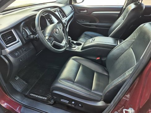 Used 2019 Toyota Highlander XLE image 18