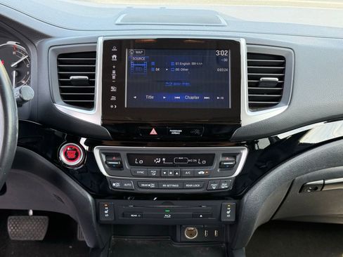 Used 2017 Honda Pilot Touring image 18