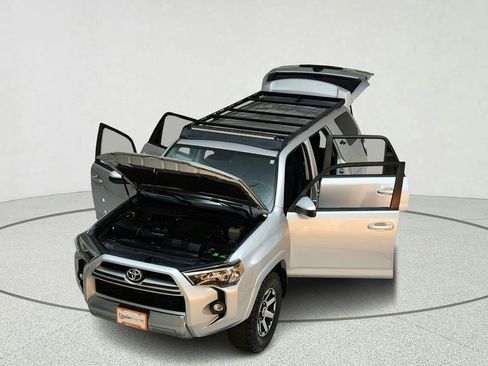 Used 2018 Toyota 4Runner TRD Off-Road image 17