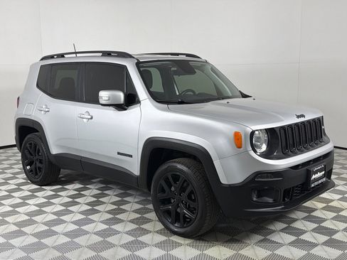 Used 2018 Jeep Renegade Altitude image 3