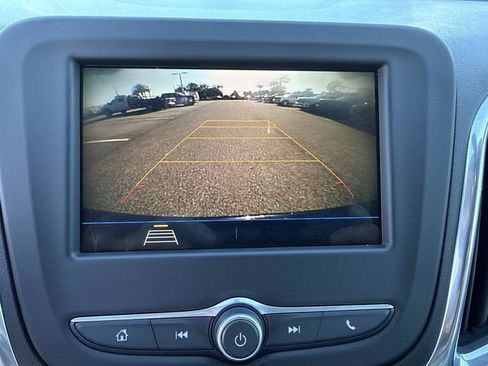 Used 2019 Chevrolet Equinox LS FWD image 24