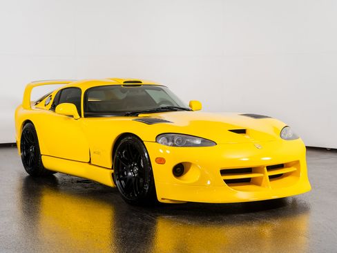 Used 2001 Dodge Viper GTS image 4