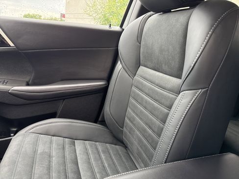 New 2025 Mitsubishi Outlander SE image 9