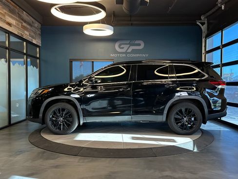 Used 2019 Toyota Highlander SE AWD/4WD image 6