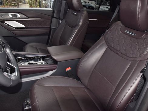 Certified 2025 Ford Explorer Platinum w/ LUX Leather Package image 33