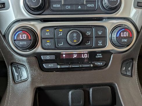 Used 2017 Chevrolet Tahoe LT RWD image 2