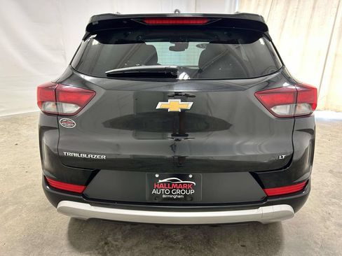 Used 2023 Chevrolet TrailBlazer LT w/ Convenience Package FWD image 3
