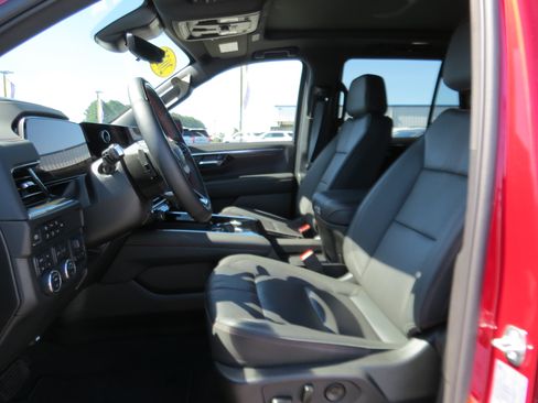Used 2025 Chevrolet Tahoe RST w/ Advanced Technology Package AWD/4WD image 19