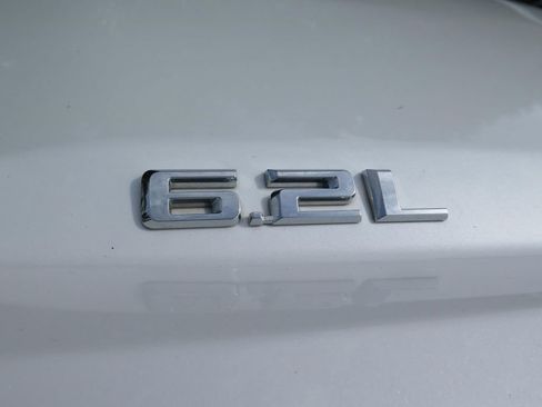 Used 2020 Chevrolet Silverado 1500 High Country w/ Technology Package AWD/4WD image 8