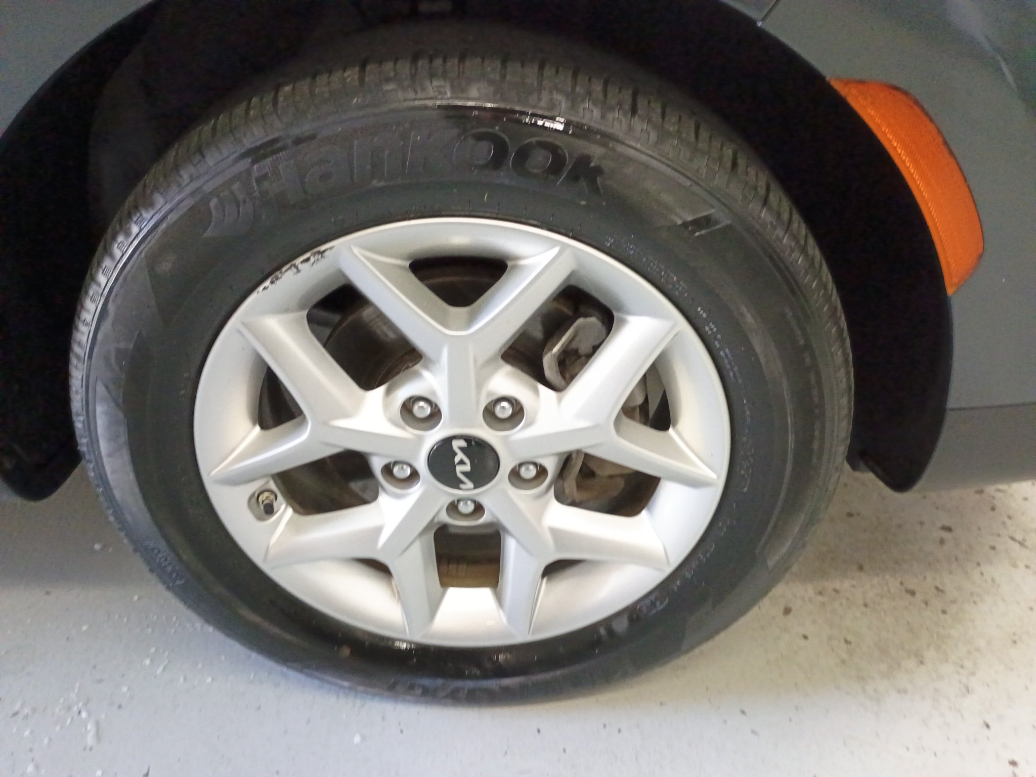 Used 2025 Kia Soul LX w/ LX Technology Package FWD image 4