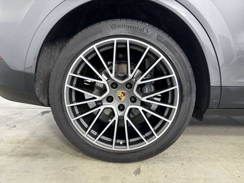 Certified 2023 Porsche Cayenne AWD/4WD image 16